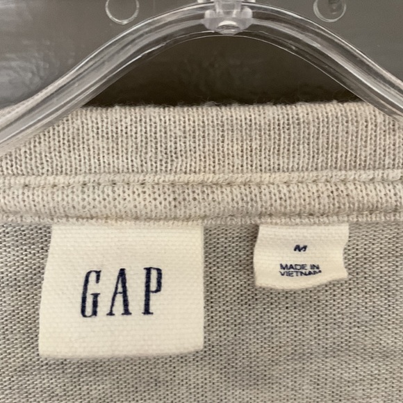 Women’s gap tee with ruched arms size medium - Picture 2 of 4